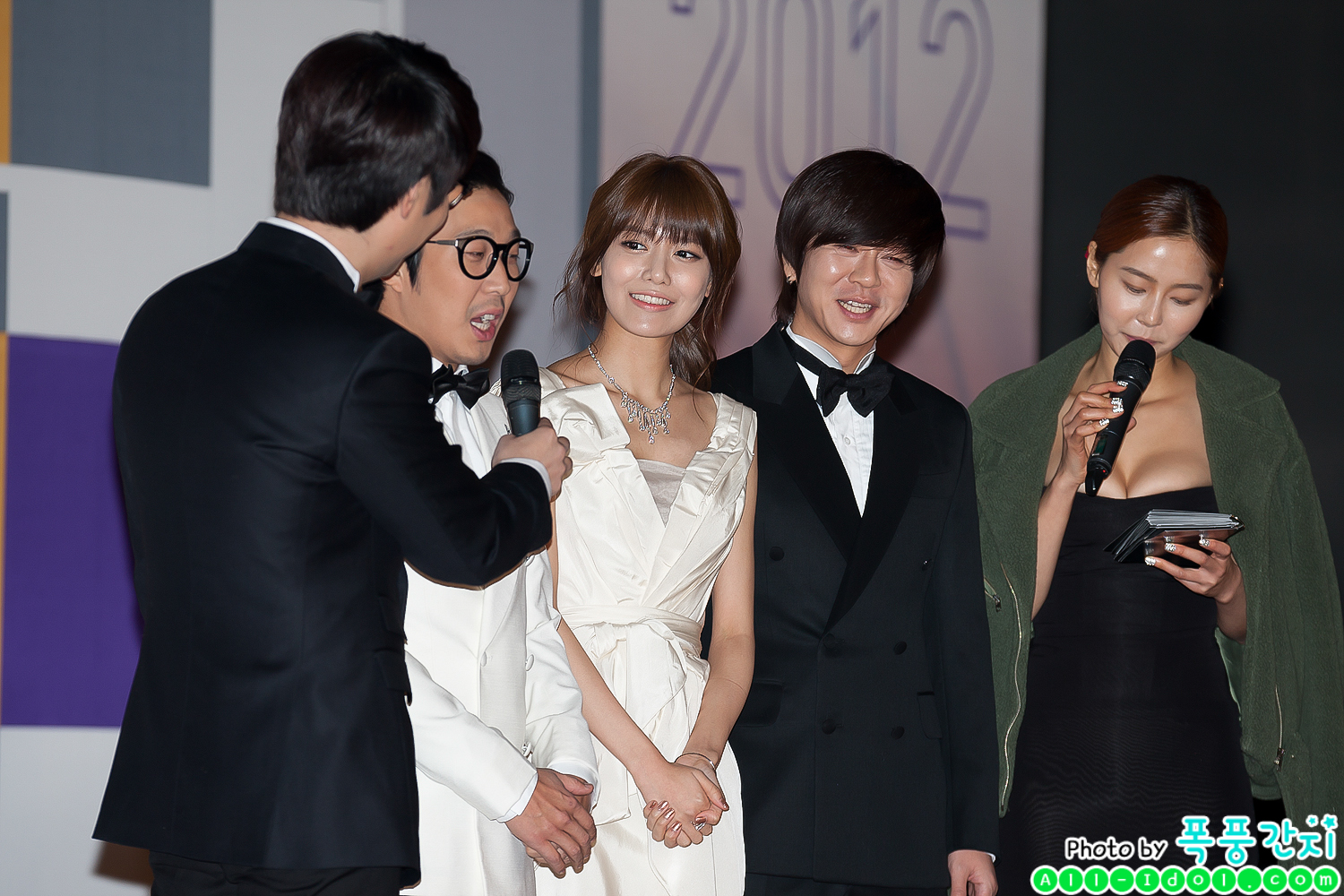 [PIC][30-12-2012]Hình ảnh mới nhất của MC SooYoung tại "2012 SBS Entertainment Awards" tối nay 0230B94A50E06E5F20E2B9