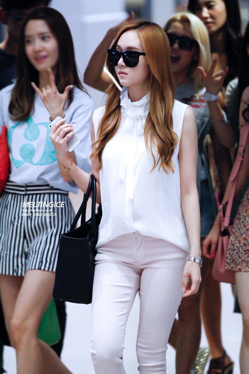 [PIC][23-06-2013]SNSD trở về Hàn Quốc vào tối nay 024BCB4F51CC54202155FB