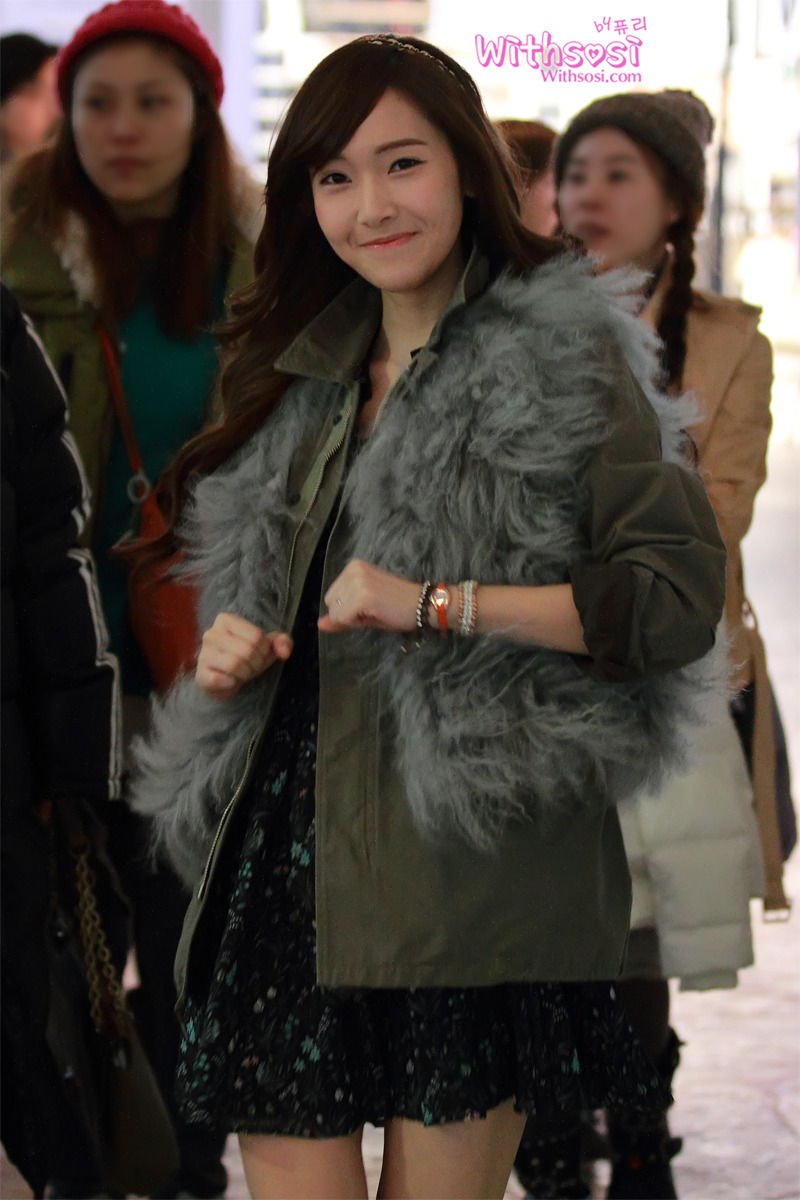 [OTHER][20-01-2012]Jessica tại trường quay của bộ phim "Wild Romance" - Page 16 1167DA3A4F33B5A64D95BA