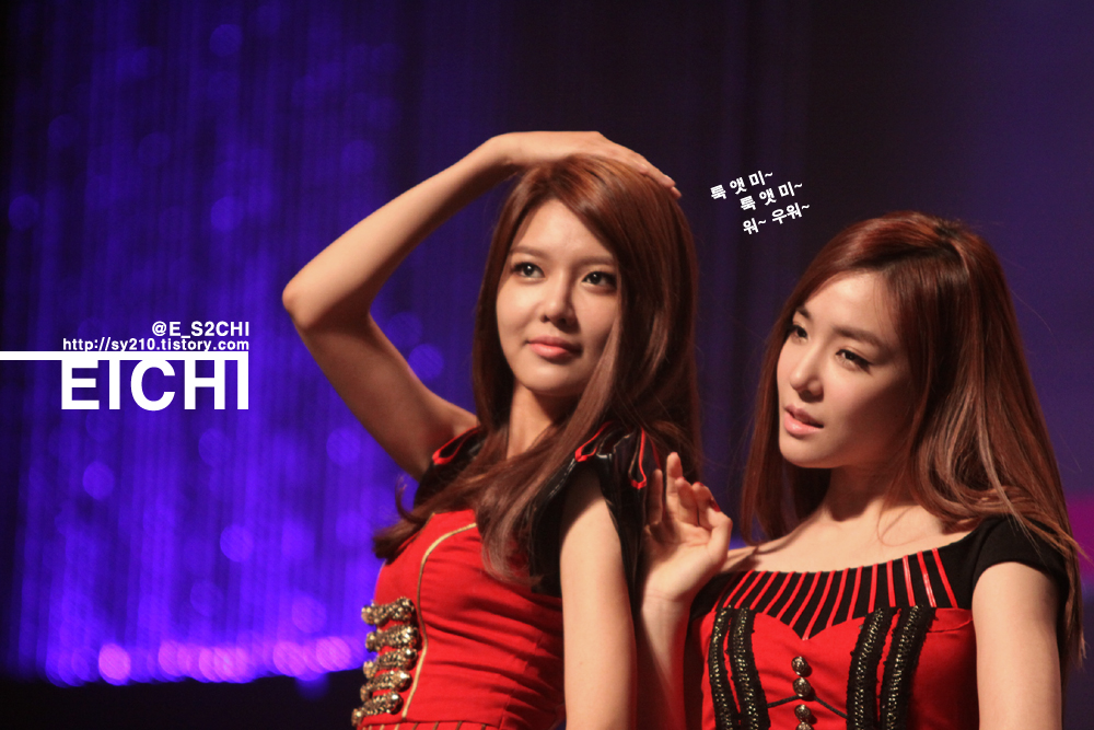 [PIC][01-09-2012]SNSD tại buổi Giao lưu và Ký tặng cho fan hâm mộ được tổ chức bởi thương hiệu "LOOK" vào chiều nay - Page 9 15580E445043483232774B