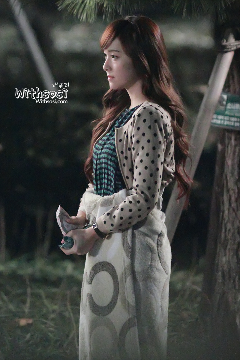 [OTHER][20-01-2012]Jessica tại trường quay của bộ phim "Wild Romance" - Page 18 17725F374F3CC2D22CF55A