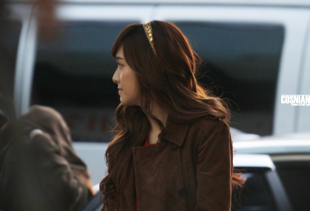 [OTHER][20-01-2012]Jessica tại trường quay của bộ phim "Wild Romance" - Page 21 181B7B4D4F41FEC1343E2D