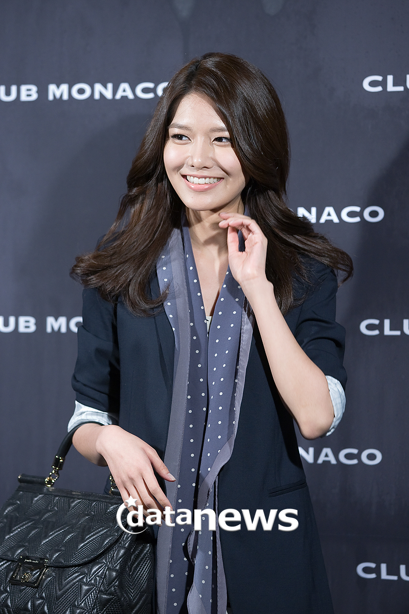 [PIC][10-04-2012]SooYoung xuất hiện tại sự kiện "Club Monaco" vào tối nay 187395434F8531022E420C
