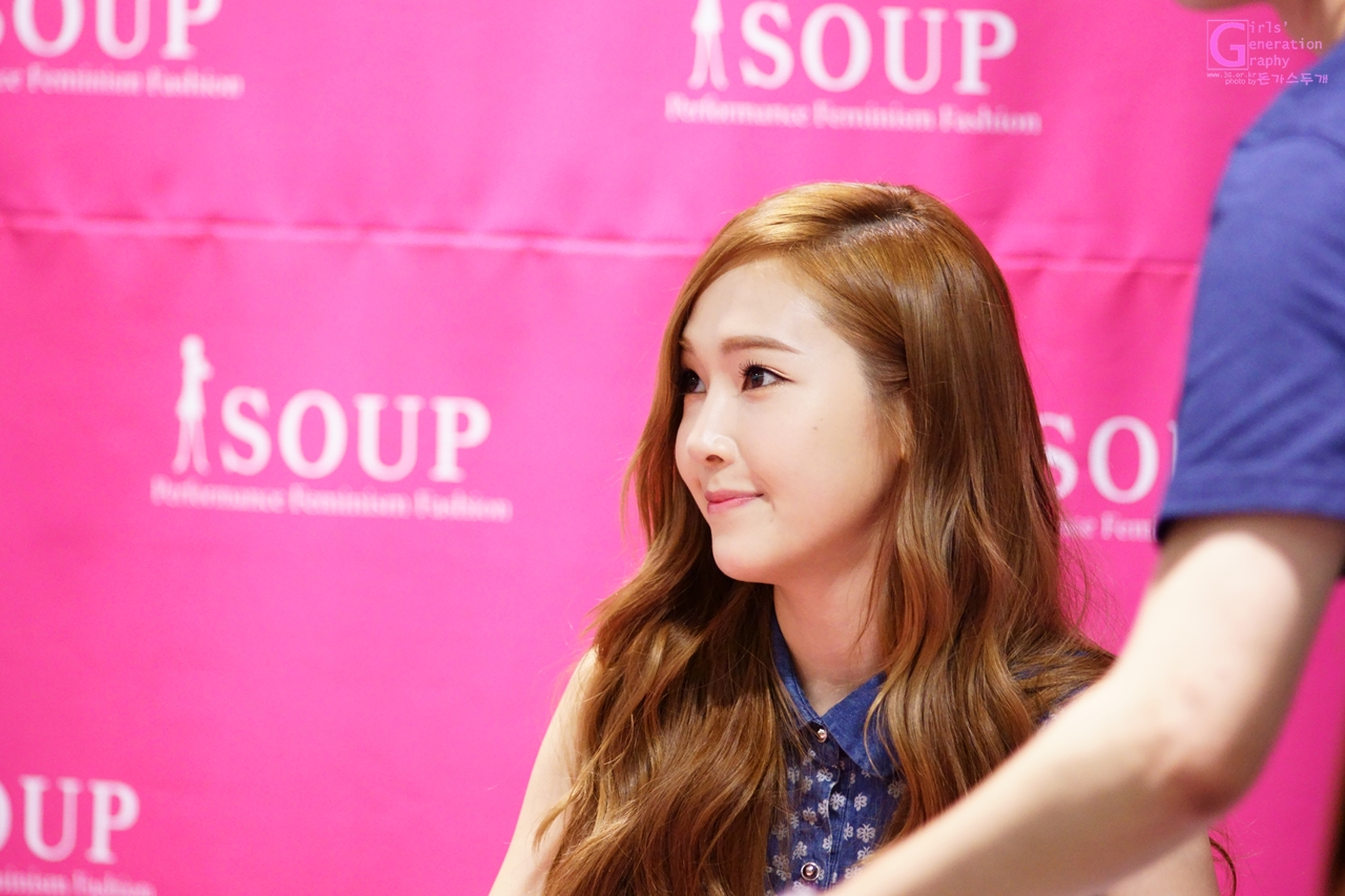 [PIC][04-04-2014]Jessica tham dự buổi fansign cho thương hiệu "SOUP" vào trưa nay - Page 3 2135FB38539DC1581C322E