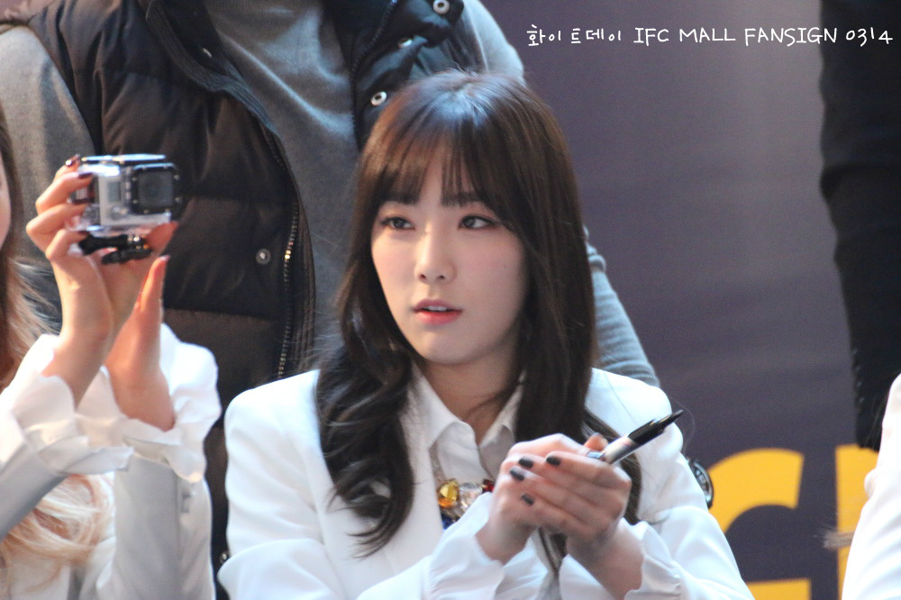 [PIC][14-03-2014]SNSD xuất hiện tại buổi fansign cho "Mr.Mr." vào tối nay  - Page 8 2141F3375329B9CF01D890