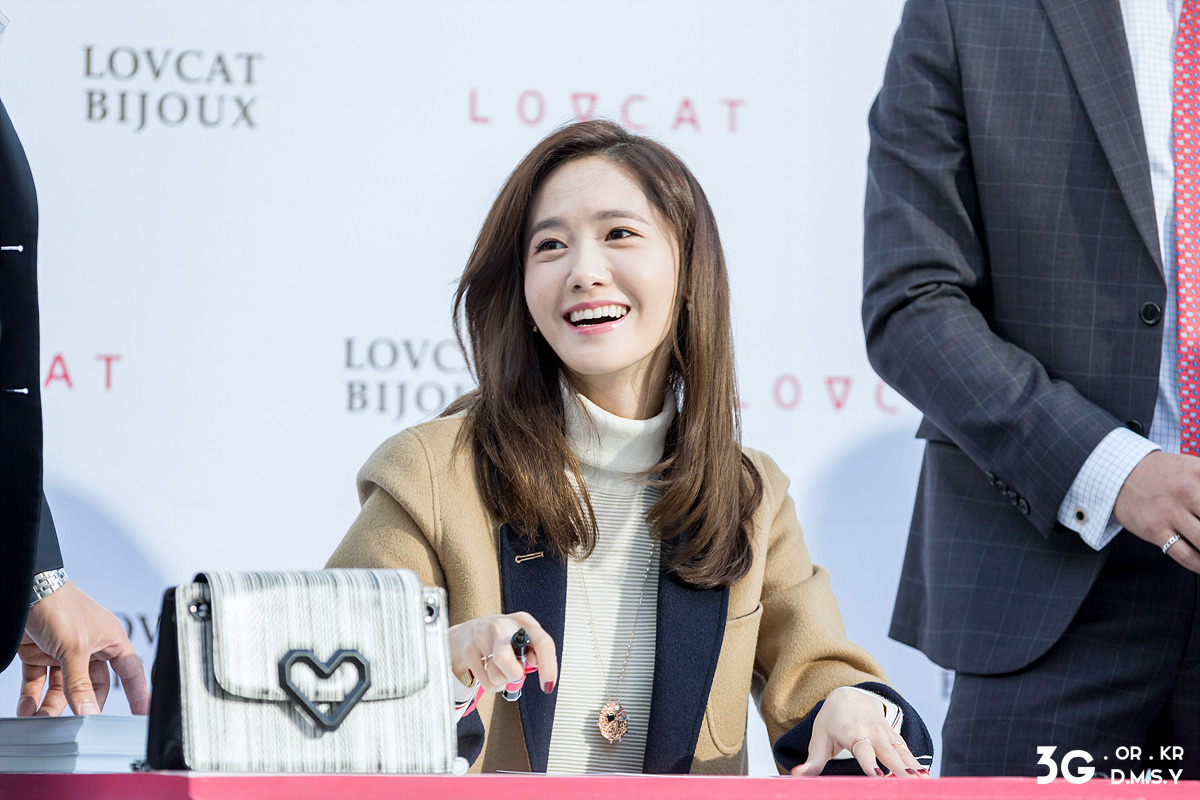 [PIC][24-10-2015]YoonA tham dự buổi fansign cho thương hiệu "LOVCAT" vào chiều nay - Page 6 214CD74556383EE612BAB8
