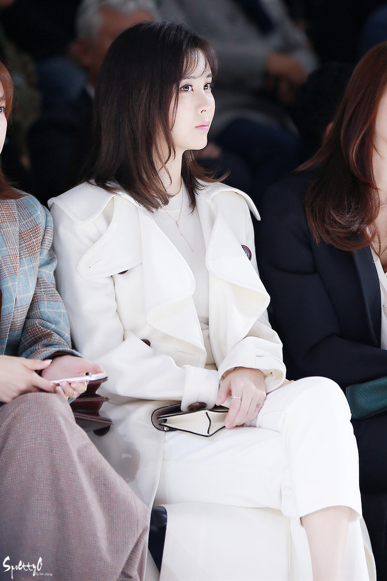 [PIC][22-10-2016]SeoHyun tham dự sự kiện ra mắt BST Xuân - Hè của thương hiệu "MISS GEE COLLECTION" trong khuôn khổ "2017 S/S HERA Seoul Fashion Week" vào hôm nay   216D5E48580B7233226E3B
