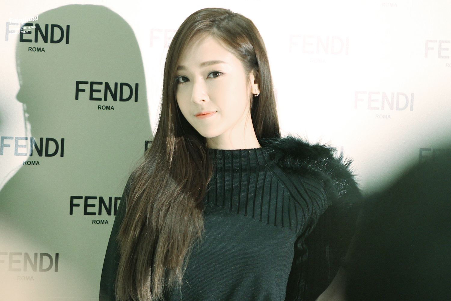 [PIC][24-11-2014]Jessica tham dự sự kiện khai trương cửa hàng "Fendi" tại Lotte World - Seoul vào chiều nay 22271C4254747195215114