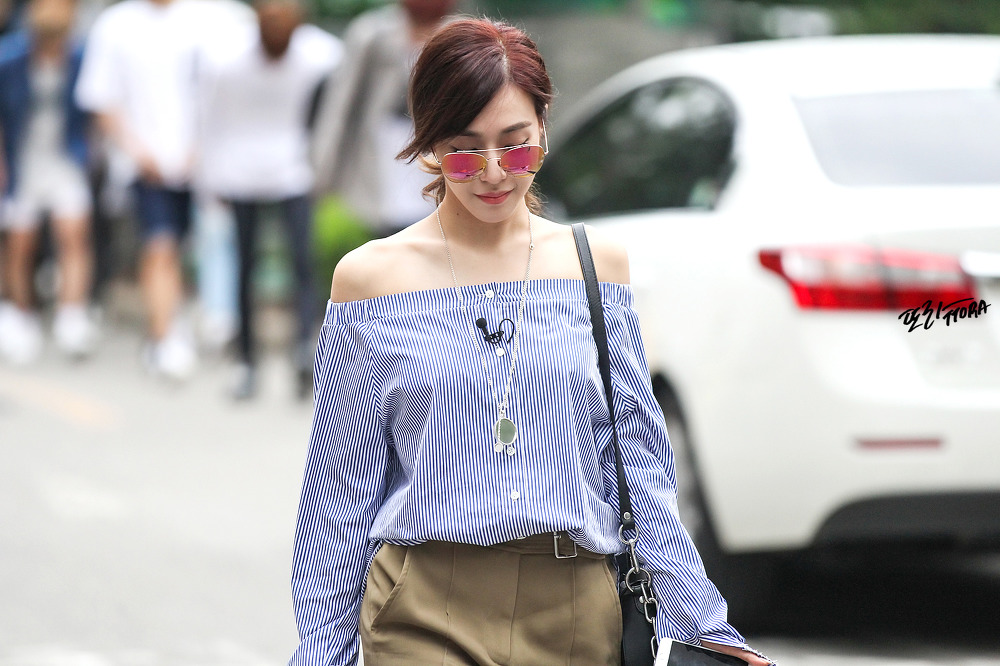 [PIC][01-07-2016]Tiffany xuất hiện tại tòa nhà KBS để quảng bá cho "SHUT UP" - Page 2 2238614A58F603552D9B6C