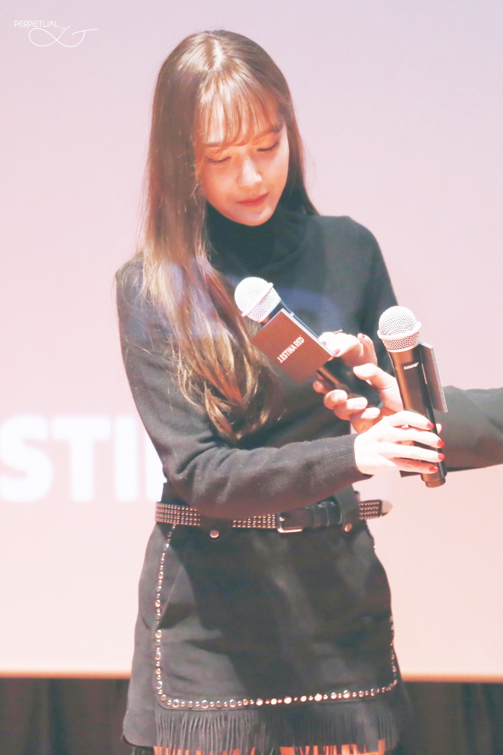 [PIC][07-11-2015]Jessica tham dự buổi Fansign cho dòng mỹ phẩm "J.ESTINA RED" tại "Myeongdong Lotte Cinema" vào chiều nay 223A7B3F563E43F01FF158