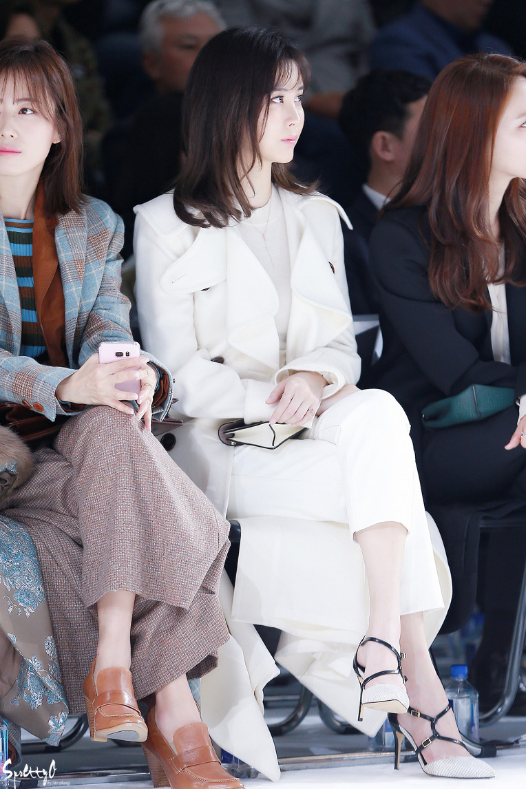 [PIC][22-10-2016]SeoHyun tham dự sự kiện ra mắt BST Xuân - Hè của thương hiệu "MISS GEE COLLECTION" trong khuôn khổ "2017 S/S HERA Seoul Fashion Week" vào hôm nay   237BEC48580B722F127866