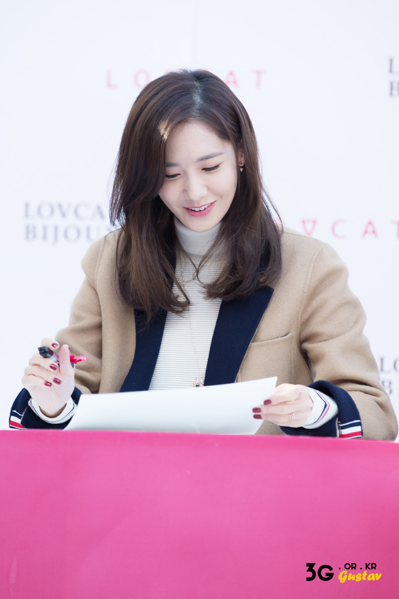 [PIC][24-10-2015]YoonA tham dự buổi fansign cho thương hiệu "LOVCAT" vào chiều nay - Page 3 241D0634562CDBA70AD988