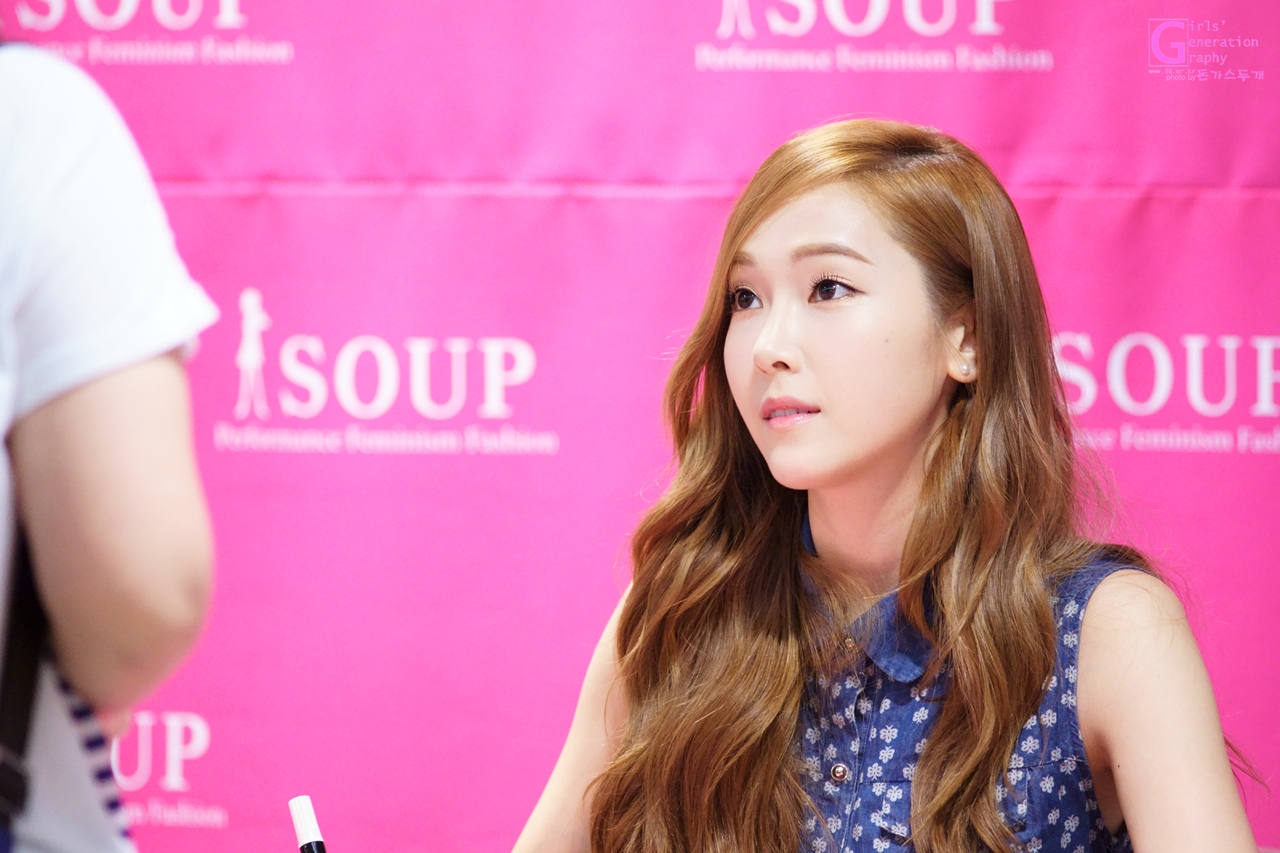 [PIC][04-04-2014]Jessica tham dự buổi fansign cho thương hiệu "SOUP" vào trưa nay - Page 3 242CD938539DC15530B0F5