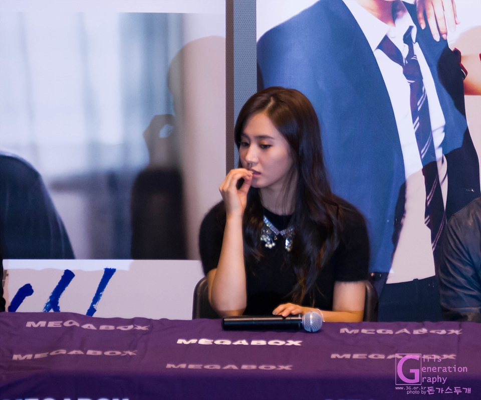 [PIC][30-10-2013]Yuri tham dự "No Breathing Greeting Event" vào tối nay 250A4F50527211911D10DF
