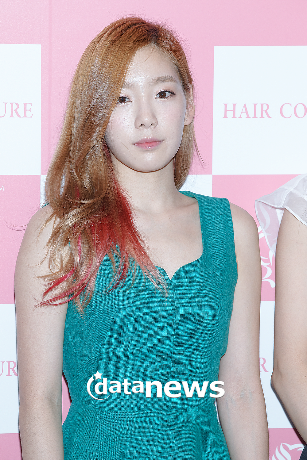 [PIC][26-07-2013]Tiffany - TaeYoen - SeoHyun và HyoYeon xuất hiện tại buổi fansign cho "Hair Couture" vào chiều nay 250C0D3D51F6700C285E71