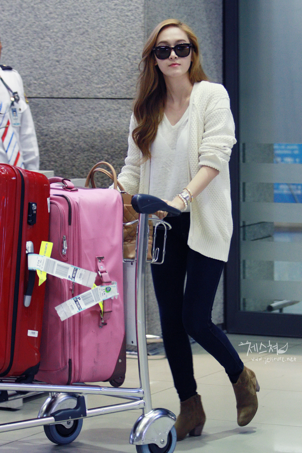 [PIC][09-05-2013]Jessica trở về Hàn Quốc vào tối nay 2525C13F51AB4C6B0C6157