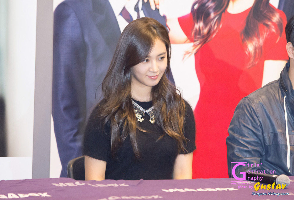 [PIC][30-10-2013]Yuri tham dự "No Breathing Greeting Event" vào tối nay 253570435277AF8D2671F4
