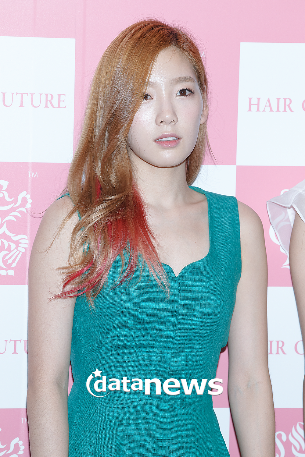 [PIC][26-07-2013]Tiffany - TaeYoen - SeoHyun và HyoYeon xuất hiện tại buổi fansign cho "Hair Couture" vào chiều nay 2550203D51F66FDC174CE2