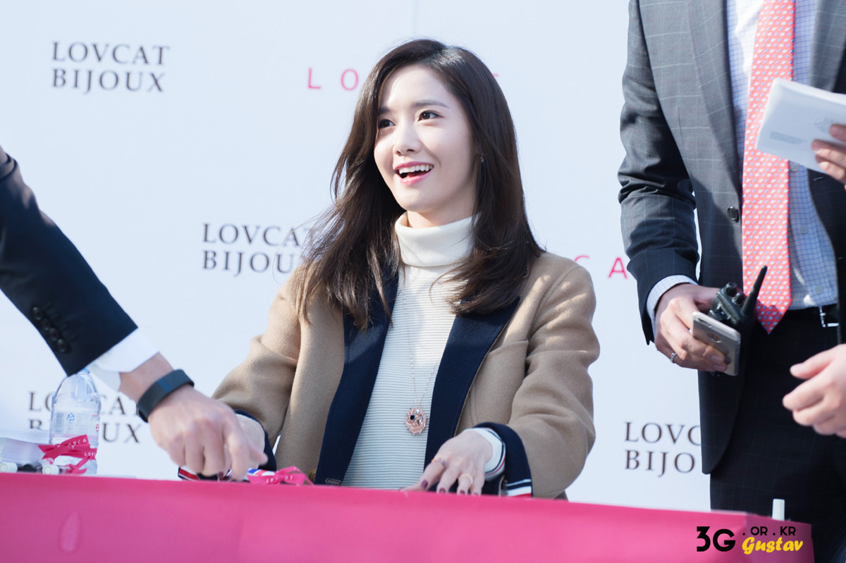 [PIC][24-10-2015]YoonA tham dự buổi fansign cho thương hiệu "LOVCAT" vào chiều nay - Page 3 256FB233562CDCCC38FEF6