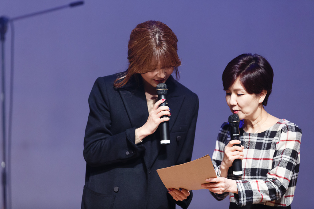 [PIC][20-12-014]SooYoung xuất hiện tại sự kiện "Korean Retinitis Pigmentosa Charity" vào chiều nay 271FEA4E54B27AFC19A167