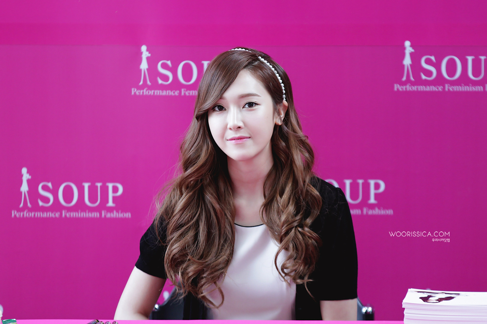 [PIC][04-04-2014]Jessica tham dự buổi fansign cho thương hiệu "SOUP" vào trưa nay 2757AD3E533FEB65335082