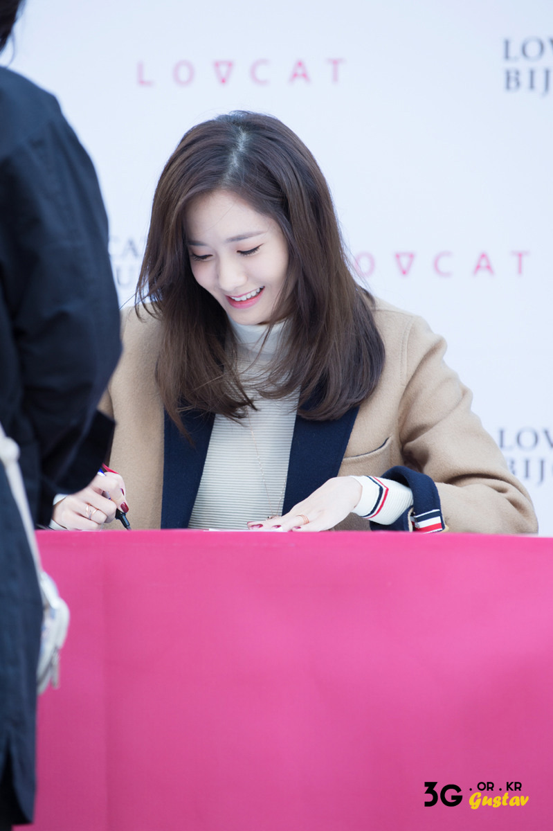 [PIC][24-10-2015]YoonA tham dự buổi fansign cho thương hiệu "LOVCAT" vào chiều nay - Page 3 27662435562CDCF50307B7