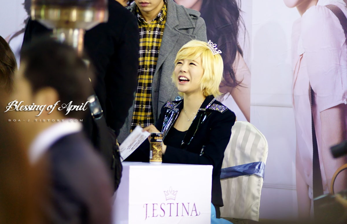 [FANTAKEN/PRESS][11-03-2012] Girls' Generation || J.Estina - Fansign Event  in AK Plaza Suwon 11072D344F5CBCEC27B0EA