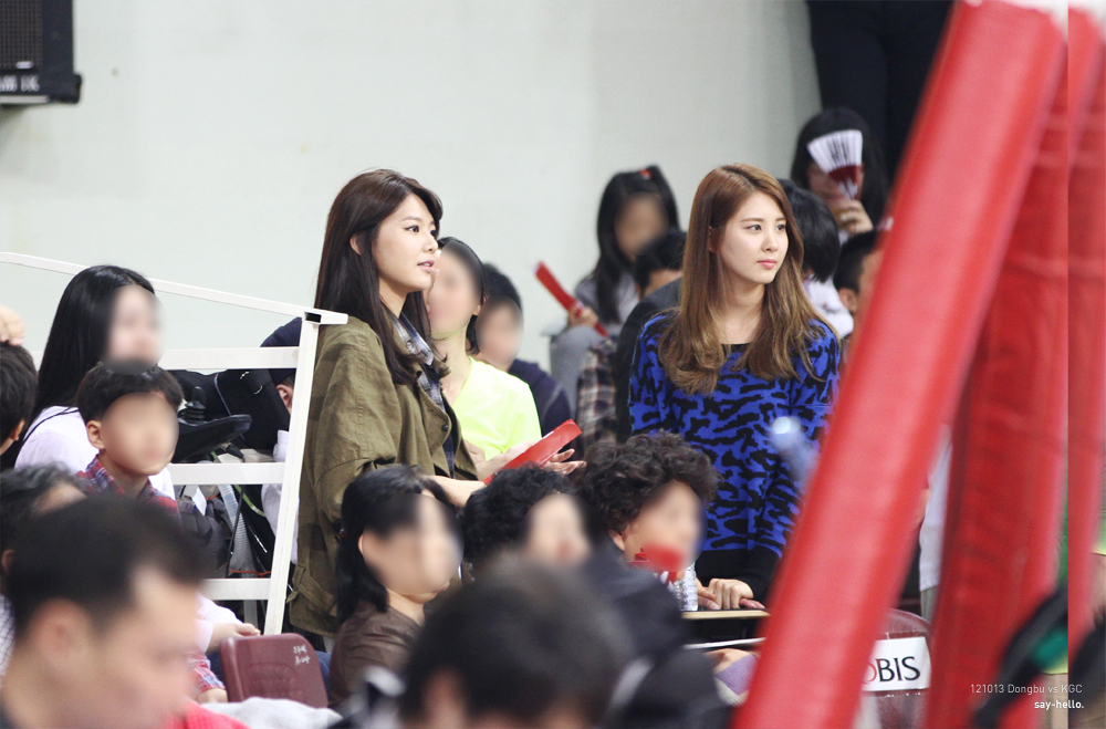 [PIC][13-10-2012]SeoHyun và SooYoung xuất hiện tại trận đấu bóng rổ cùng Park Seungil tại SVĐ Anyang vào chiều nay 17405A43507986621DC65A