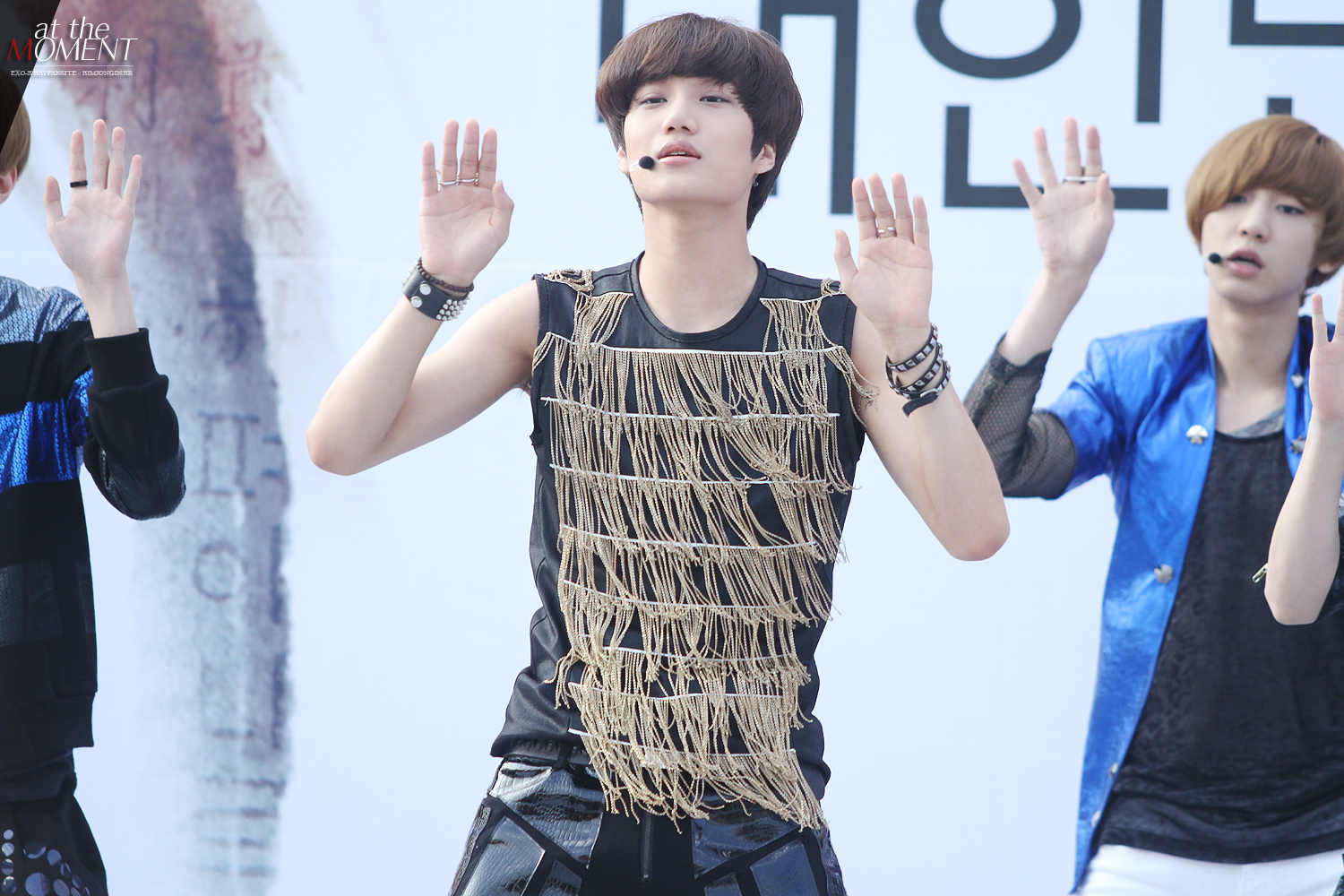 120707 Kai @ Yongsan Golden Bell 2013014A4FFA89BC331A99