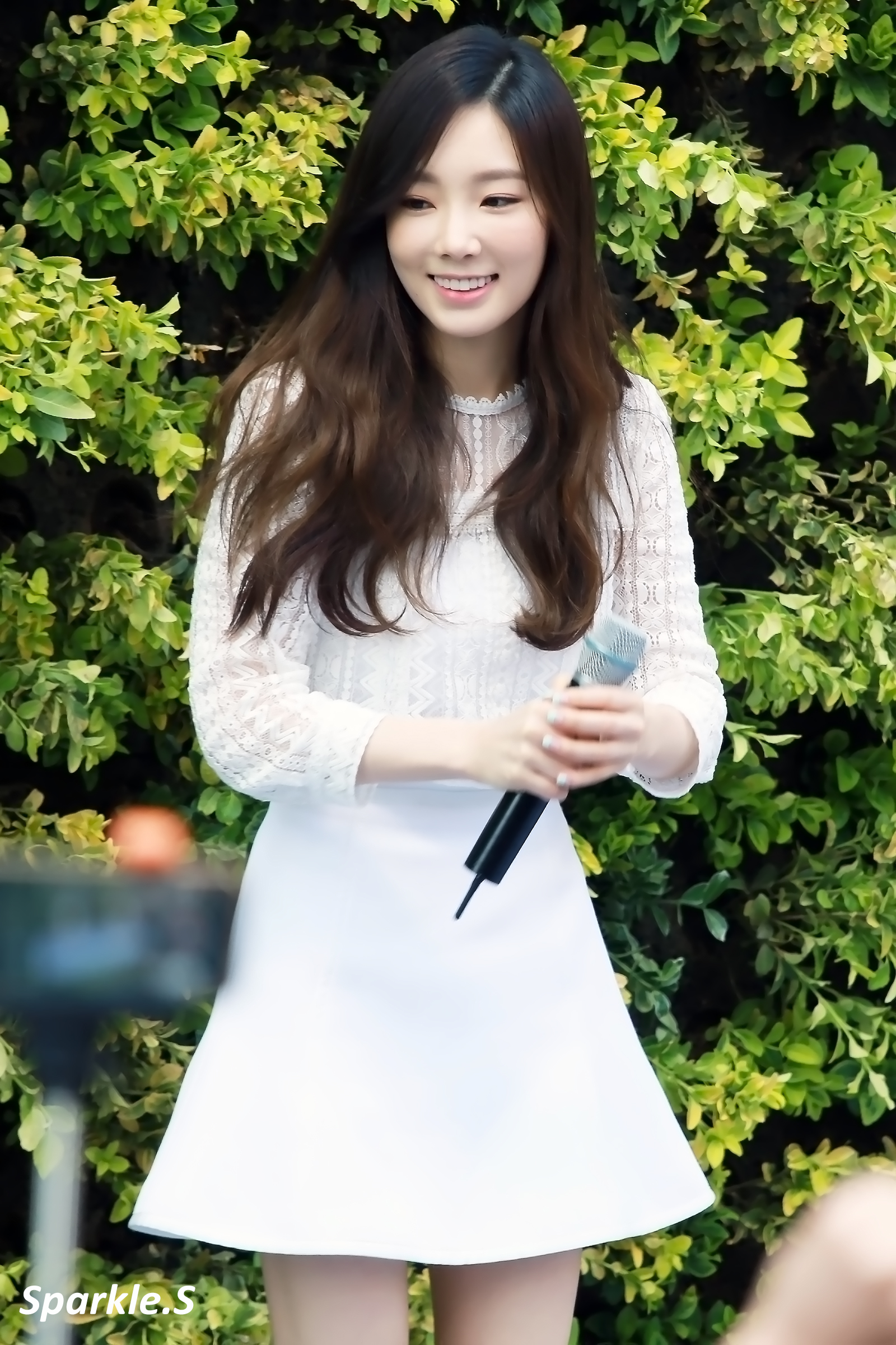 [PIC][23-04-2015]TaeYeon ghé thăm cửa hàng mỹ phẩm "NATURE REPUBLIC" ở Myeongdong vào trưa nay - Page 3 22335B345550CF782D160F