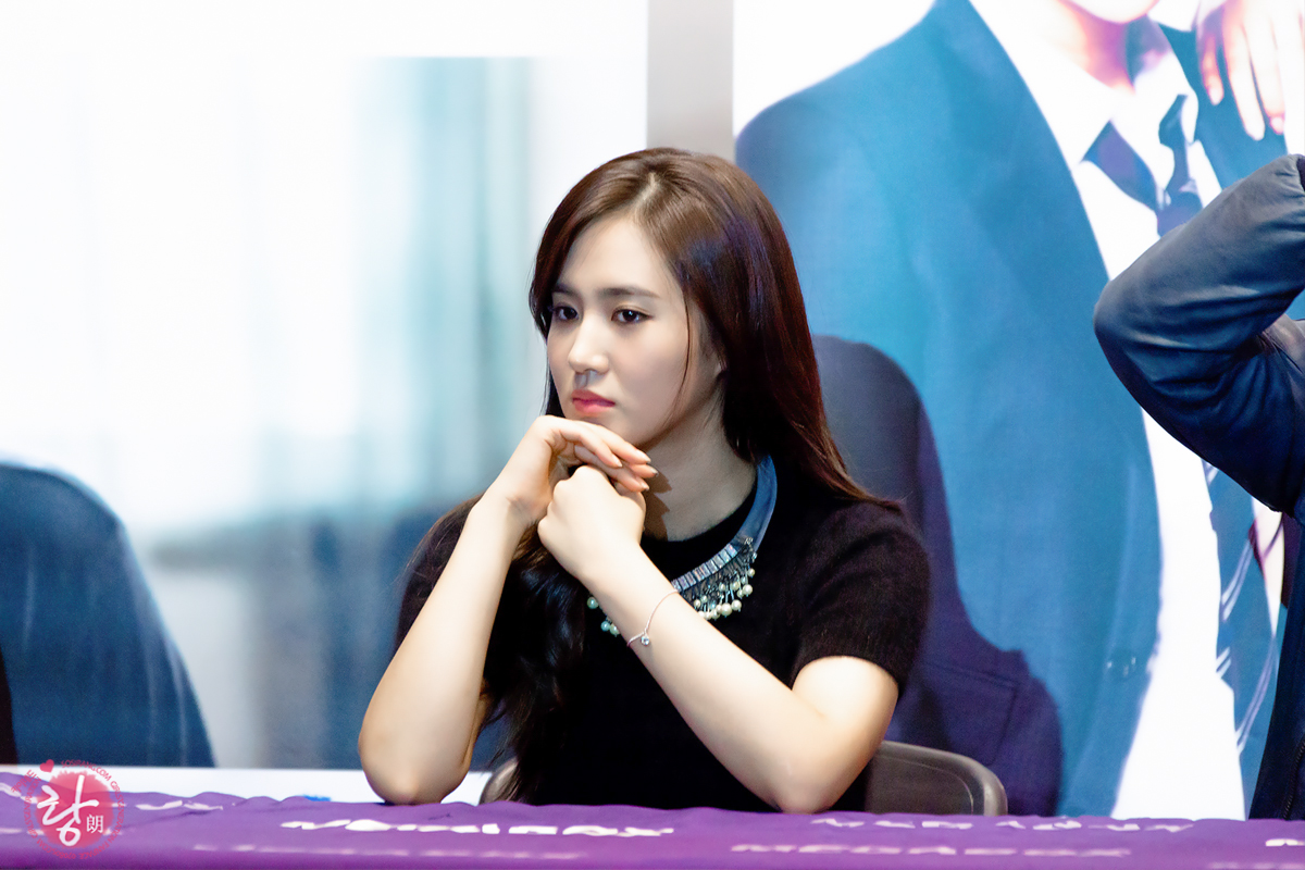 [PIC][30-10-2013]Yuri tham dự "No Breathing Greeting Event" vào tối nay 2437C53B5275A04E26458A