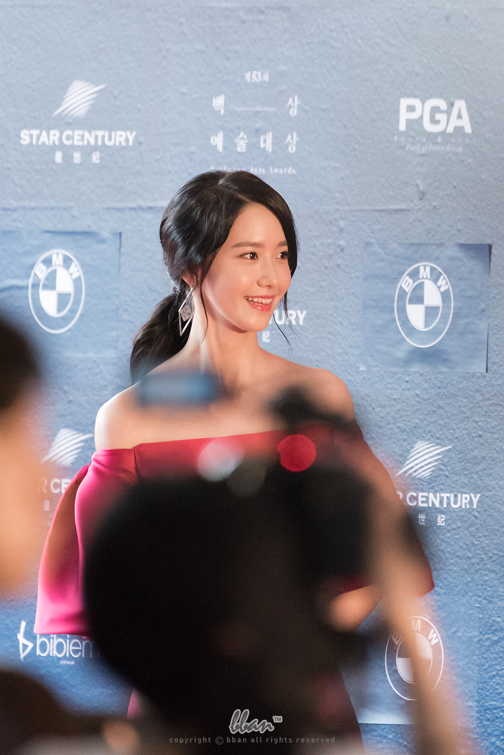[PIC][03-05-2017]YoonA tham dự "53rd Baeksang Arts Awards" vào chiều nay + Giành "Most Popular Actress or Star Century Popularity Award (in Film)" - Page 2 2609F947590D52890A9E13