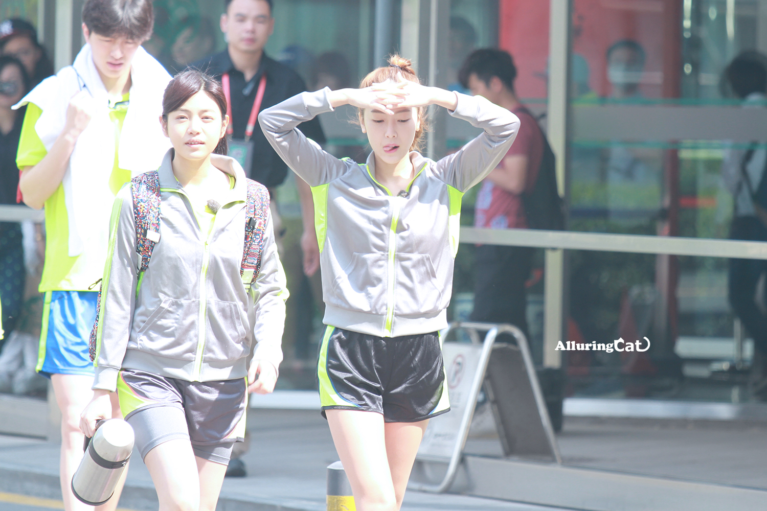 [PIC][23-04-2015]Jessica khởi hành đi Bắc Kinh để ghi hình cho chương trình "Super Athletes" - Page 7 2622413755E0788605877C