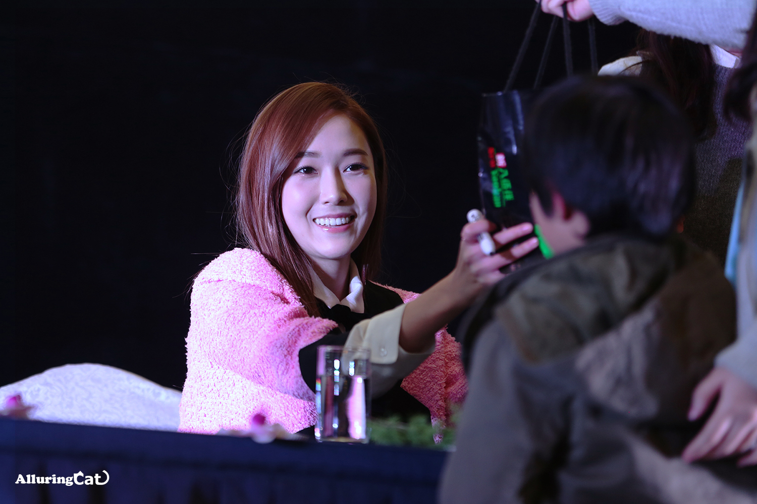 [PIC][20-12-2014]Jessica tham dự buổi fansign cho "BLANC & ECLARE" tại Trùng Khánh - Trung Quốc vào tối nay - Page 2 276E254C549A74EC14C6D5