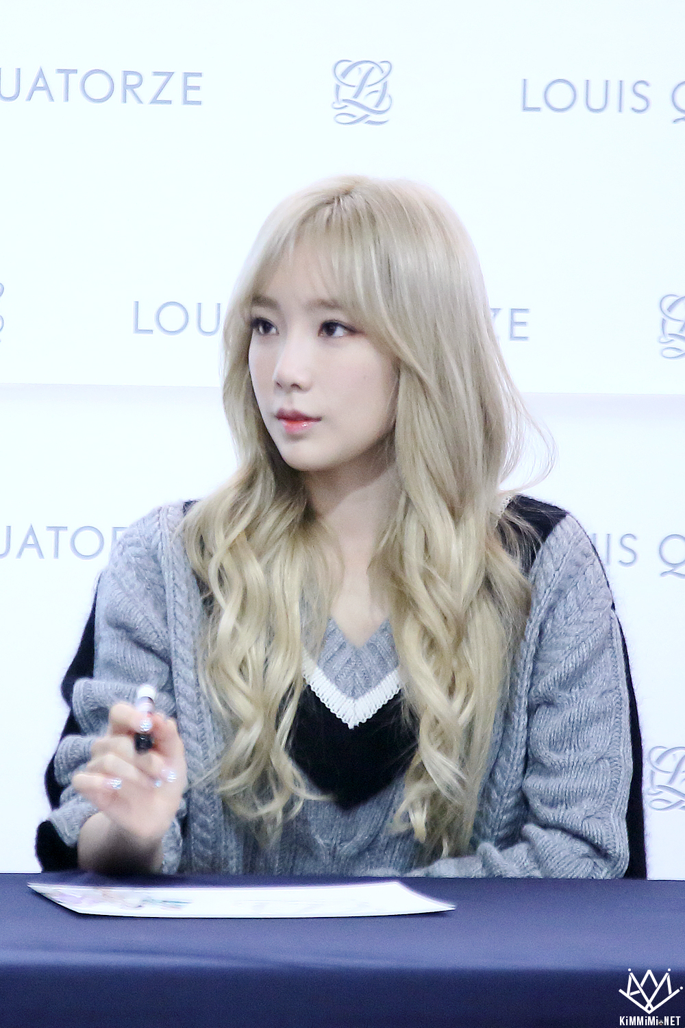 [PIC][27-11-2015]TaeTiSeo tham dự buổi Fansign cho thương hiệu "Louis Quartoze" tại Lotte Department Store Busan vào chiều nay - Page 6 2776863756A758943574E4